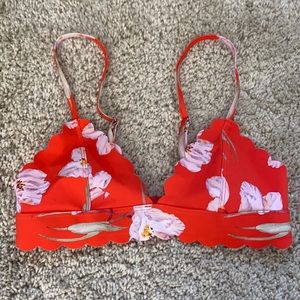 Brand New H&M Coral Floral Patterned Bikini Top. size 4 fits like XS.